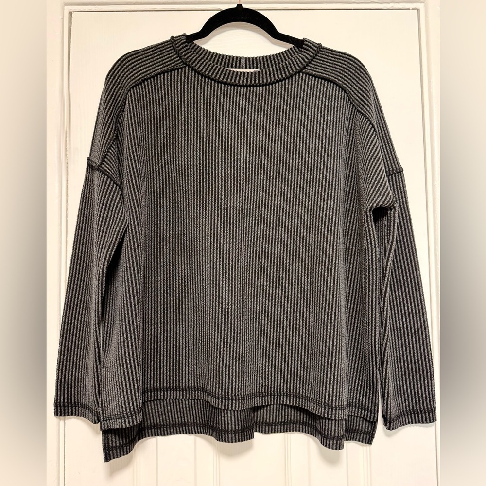 Zenana Outfitters Black and White Ribbed Top - Picture 7 of 8